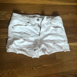 white stretchy jean shorts✨